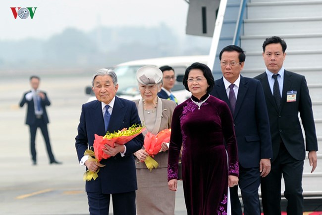Nhà vua Nhật Bản Akihito và Hoàng hậu bắt đầu chuyến thăm cấp Nhà nước lần đầu tiên tới Việt Nam. (Thời sự chiều 28/02/2017)